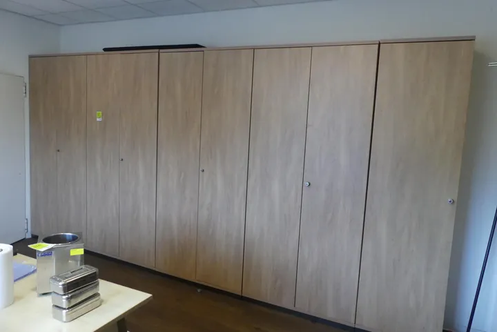 5x Schrank 4x Maße in cm ca. 100 x 45 x 225 / 1x Maße in cm ca. 45 x 45 x 225